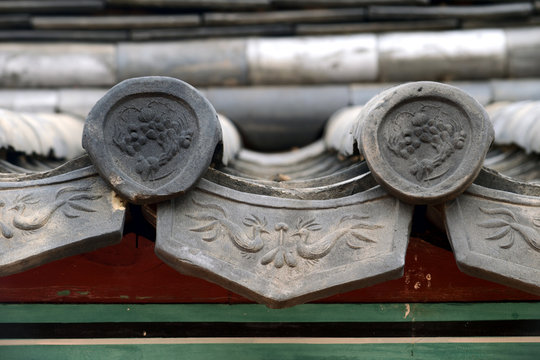 Korean traditional, The appearance of a tile roof with a phoenix