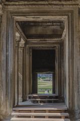 Fototapeta na wymiar doorway in the temple of Angkor