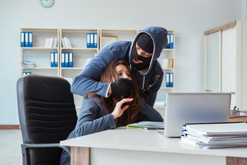 Criminal taking businesswoman as hostage in office