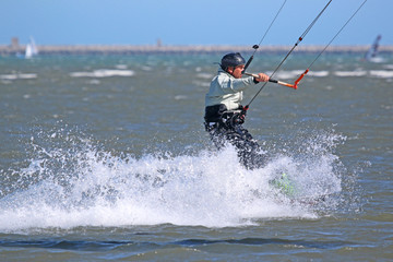 Obraz premium kitesurfer in Portland harbour