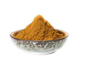 Zimt in einer Schale