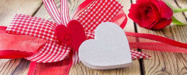 Herz - Dekoration und Rose