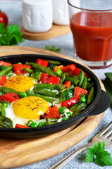 Morning breakfast! Eggs with asparagus, green peas and pepper! Good morning!