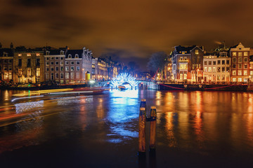 Obraz premium Tunnel of light under the bridge towards the Herengracht during the Festival of Light in Amsterdam