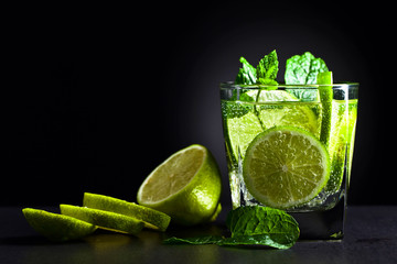 Cocktail with lime , ice  and peppermint .