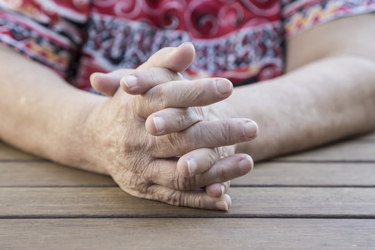 wrinkled hands of an old woman