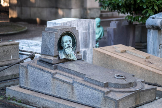 Friedhof mit Gruft