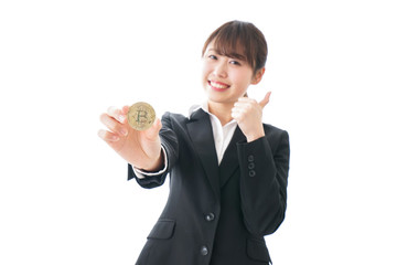 ビットコイン・仮想通貨を持つ女性