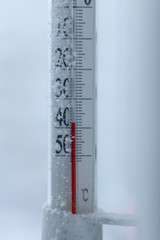 Термометр с температурой около -40 г