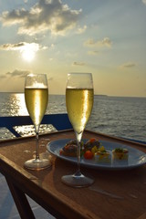 CHAMPAGNE SUR LES FLOTS