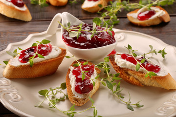 Toast with cottage cheese and cranberry jam