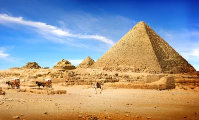 Fotobehang Piramides in de middag © Givaga