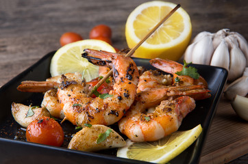 Skewers Barbeque grilled prawns with spicy ingredients.