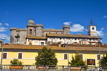 Fototapeta na wymiar Medieval Castle dominating the town of Bracciano in central Italy 