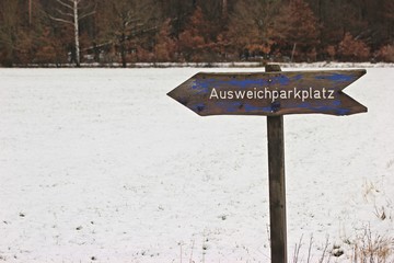 Ausweichparkplatz im Schnee