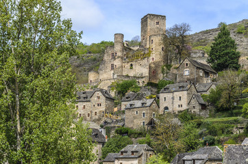 Fototapeta na wymiar panoramic view of the village of belcastel france
