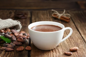 Fototapeten Heiße Schokolade in der Tasse auf dem Holztisch. © Dmitrii