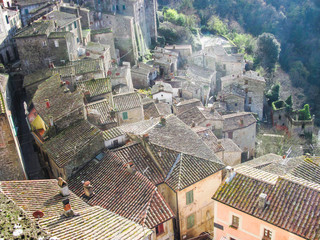 Borgo rupestre di Sorano nella valle
