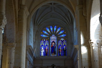 Fototapeta na wymiar Vitraux de l'Abbaye Saint-Junien à Nouaillé-Maupertuis