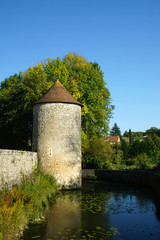 Tour au coin des douves à Nouaillé-Maupertuis