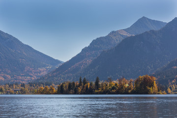 Der blaue Himmel über Schliersee