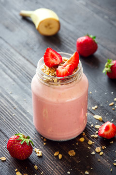 Strawberry and banana smoothie with granola