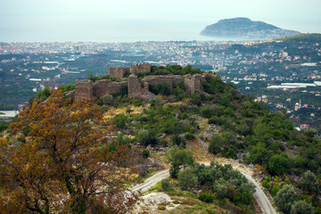 Obraz premium Ruins of ancient fortress near Alanya town, Turkey