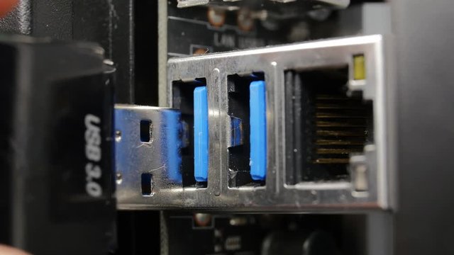 Plugging In On the Wrong Side A USB Stick 3.0