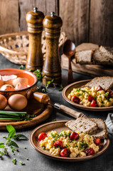 Scrambled eggs with herbs