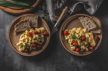 Scrambled eggs with herbs