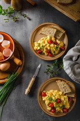 Scrambled eggs with herbs