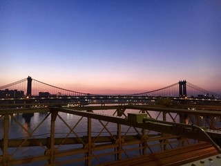 Fototapeta na wymiar Il ponte di Brooklyn al tramonto