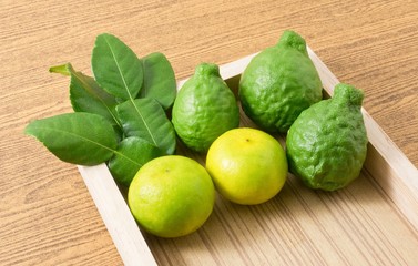 Fresh Kaffir Lime with Lemon Lime on Tray