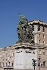 Obraz premium Posągi i szczegóły Altare Della Patria (National Monument to Vittorio Emanuele II) w Rzymie, Włochy