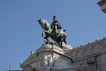 Fototapeta premium Statues and details of Altare Della Patria (Monumento Nazionale a Vittorio Emanuele II) in Rome, Italy
