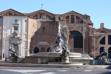Obraz premium Fontana delle Naiadi and Santa Maria degli Angeli e dei Martiri Basilica in Rome, Italy