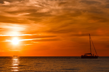 Naklejka na ściany i meble Romantic sunset over the sea