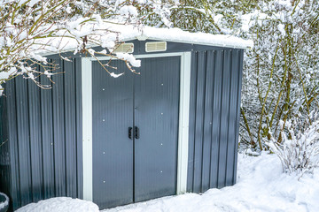 Gartenhaus im Winter 