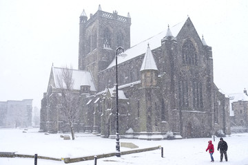 Paisley Abbey town centre - 21 January 2018 : Heavy snow fall unexpected harsh winter weather