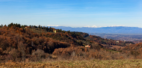 Fototapeta na wymiar Rural countryside landscape of Tuscany hills