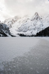 Il lago ghiacciato