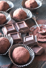 Rum balls with cocoa powder and chocolate slices