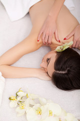 Obraz na płótnie Canvas Spa. Process cosmetic mask of massage and facials in beauty salon