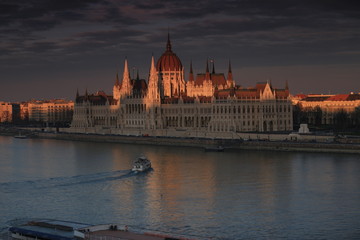 Obraz premium Parliment Building of Hungary in Budapest