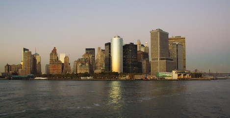 Naklejka premium Southmost point of Manhattan, from the river