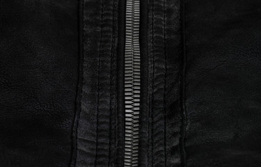 Geschlossener Rei&szlig;verschluss einer Lederjacke
