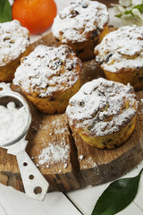 Mandarin muffins with raisin