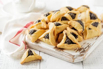 Foto op Plexiglas Traditional Jewish Hamantaschen cookies with berry jam. Purim celebration concept. Jewish carnival holiday background. Selective focus. Copy space. © kasia2003