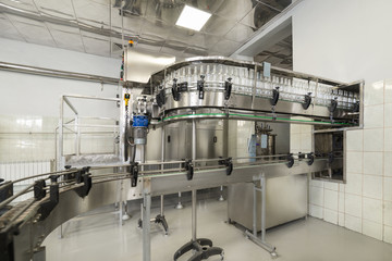 Steel conveyor for transportation of glass bottles.