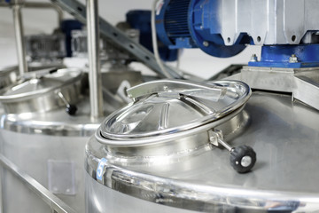 Tanks for mixing liquids with wide mouths.